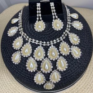 Jewelry set necklace and earrings